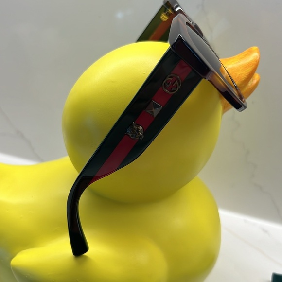 Gucci Sunglasses new with case, dust bag, and dust cloth. - Picture 5 of 17